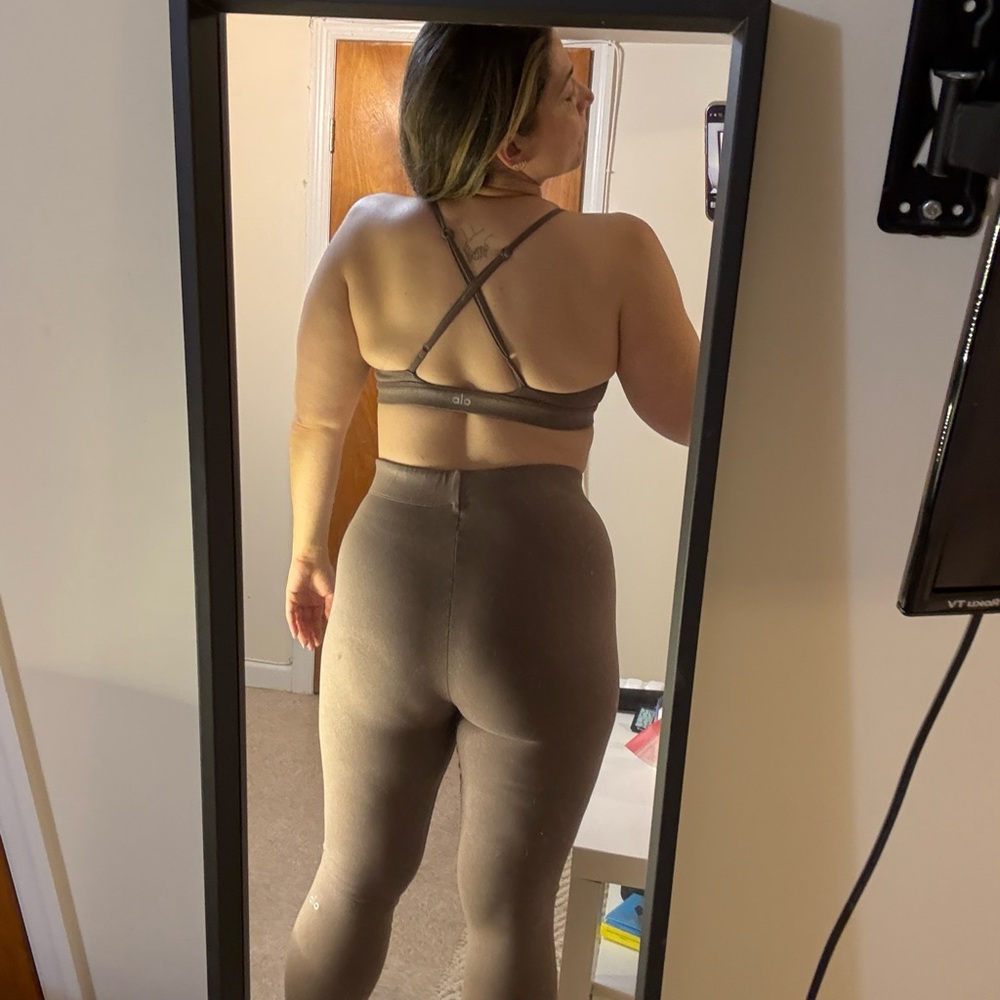 ALO Yoga Tan Activewear Set - Picture 6 of 15